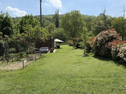 SPLENDIDA PORZIONE DI BIFAMILIARE CON AMPIO GIARDINO