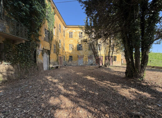 VILLA D’EPOCA CON GIARDINO