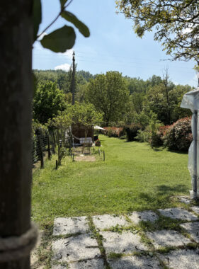SPLENDIDA PORZIONE DI BIFAMILIARE CON AMPIO GIARDINO