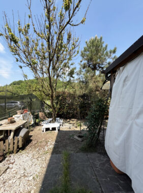 SPLENDIDA PORZIONE DI BIFAMILIARE CON AMPIO GIARDINO