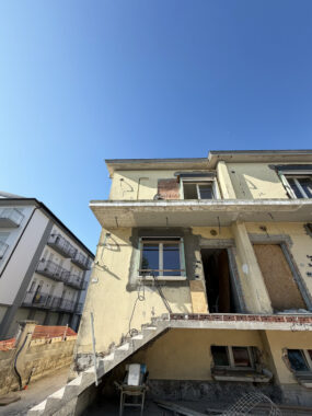 PORZIONE DI BIFAMILIARE AL GREZZO AVANZATO