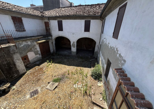 PRESTIGIOSO PALAZZO STORICO DA VALORIZZARE