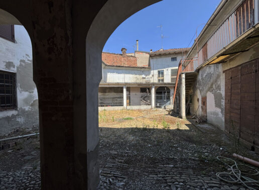 PRESTIGIOSO PALAZZO STORICO DA VALORIZZARE