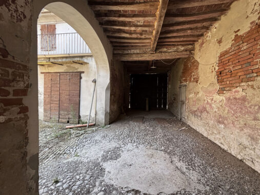 PRESTIGIOSO PALAZZO STORICO DA VALORIZZARE