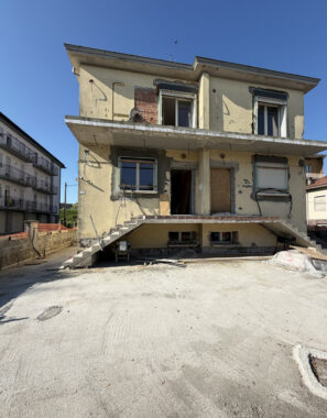 PORZIONE DI BIFAMILIARE AL GREZZO AVANZATO