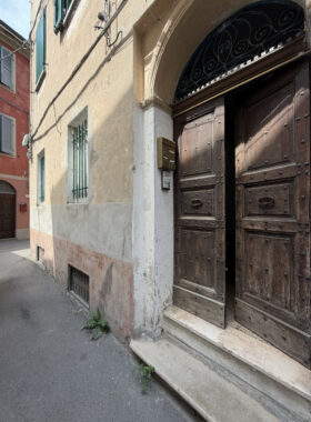 BILOCALE RISTRUTTURATO IN CENTRO STORICO