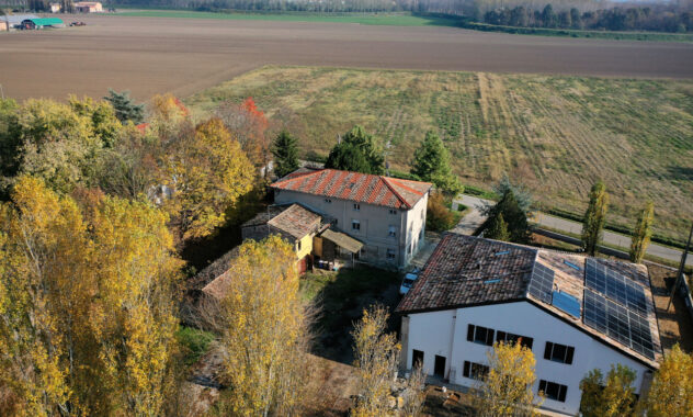 TRIFAMILIARE CON GIARDINO E FABBRICATO ACCESSORIO IN CAMPAGNA PARMENSE