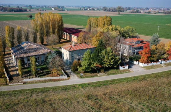 TRIFAMILIARE CON GIARDINO E FABBRICATO ACCESSORIO IN CAMPAGNA PARMENSE