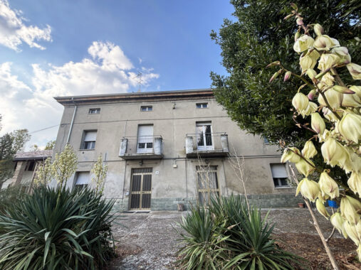TRIFAMILIARE CON GIARDINO E FABBRICATO ACCESSORIO IN CAMPAGNA PARMENSE