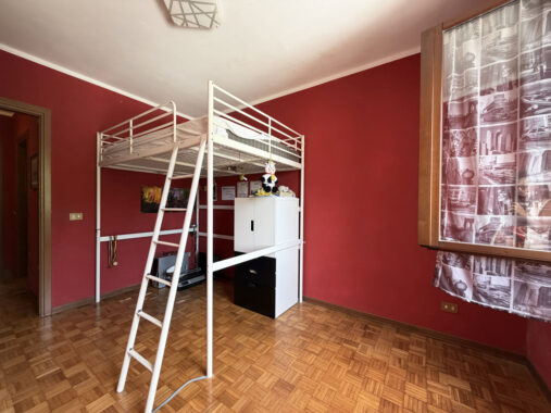 TRILOCALE NEL CUORE DEL PAESE