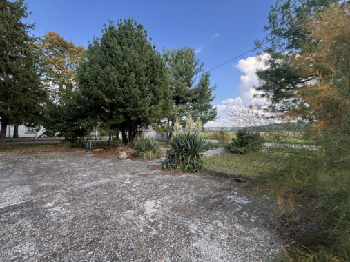 TRIFAMILIARE CON GIARDINO E FABBRICATO ACCESSORIO IN CAMPAGNA PARMENSE