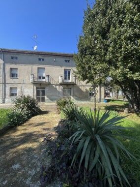 TRIFAMILIARE CON GIARDINO E FABBRICATO ACCESSORIO IN CAMPAGNA PARMENSE