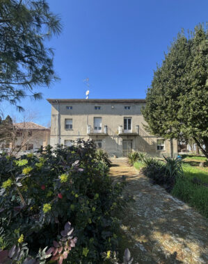 TRIFAMILIARE CON GIARDINO E FABBRICATO ACCESSORIO IN CAMPAGNA PARMENSE