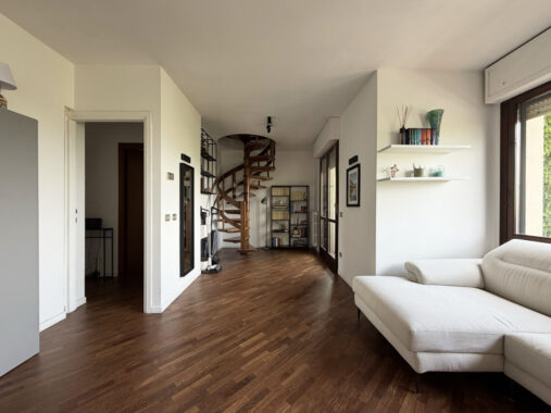 ELEGANTE APPARTAMENTO SU DUE LIVELLI
