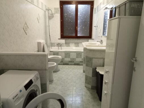 TRILOCALE AFFITTO A STANZE SOLO TRANSITORI