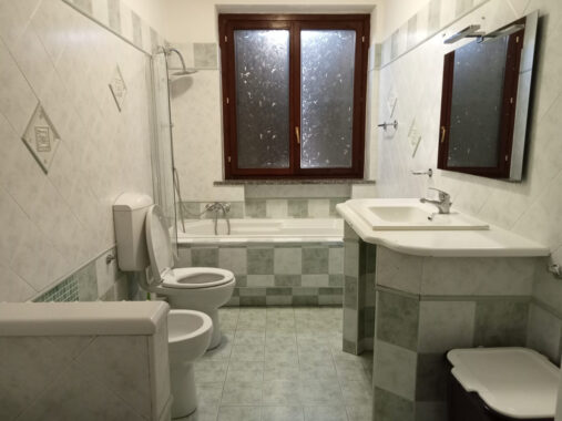 TRILOCALE AFFITTO A STANZE SOLO TRANSITORI