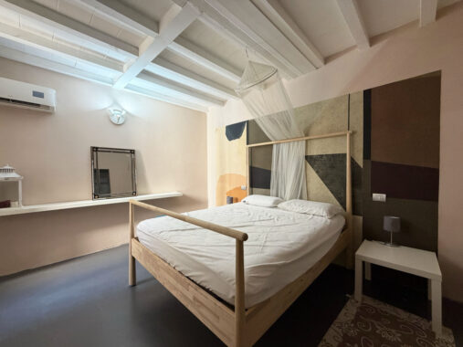 BILOCALE DI DESIGN IN CENTRO STORICO