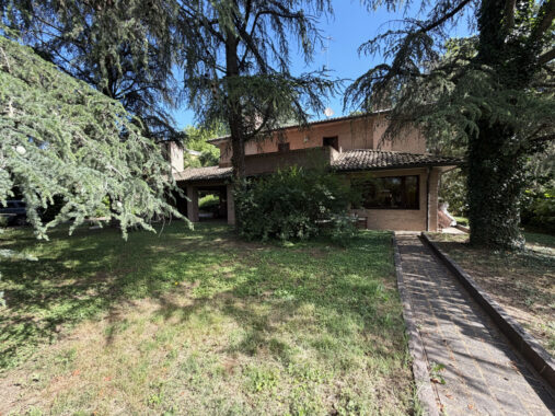 VILLA CONTEMPORANEA DI GRANDE CHARME