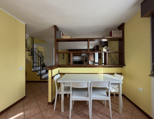 ELEGANTE QUADRILOCALE SU DUE LIVELLI
