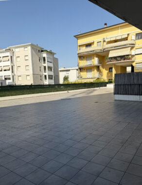 ELEGANTE QUADRILOCALE SU DUE LIVELLI