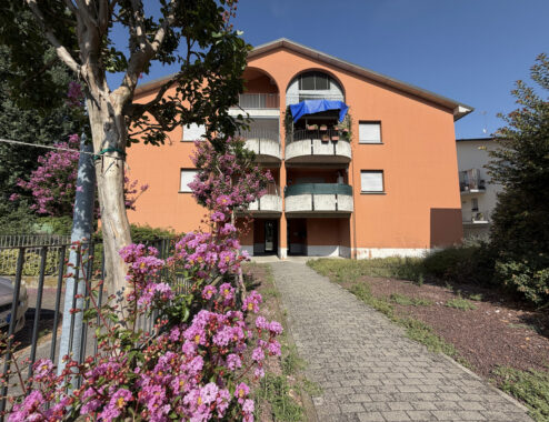 BILOCALE CON AMPIA LOGGIA AFFACCIATA SUL VERDE