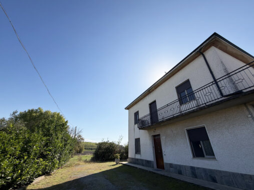 CASA INDIPENDENTE SPAZI AMPI E TERRENO
