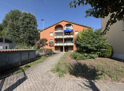 BILOCALE CON AMPIA LOGGIA AFFACCIATA SUL VERDE