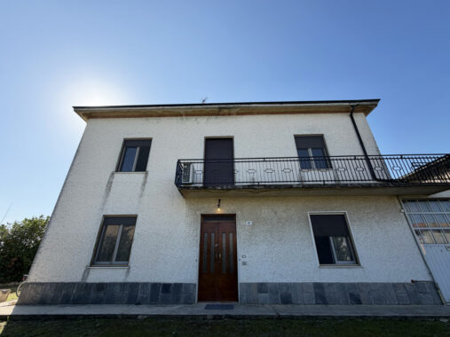 CASA INDIPENDENTE SPAZI AMPI E TERRENO