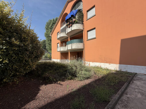 BILOCALE CON AMPIA LOGGIA AFFACCIATA SUL VERDE