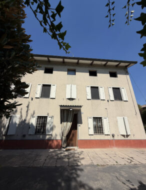 CASA INDIPENDENTE CON AMPIO GIARDINO