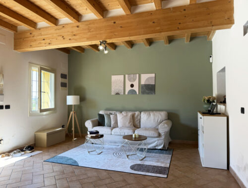 VILLA CONTEMPORANEA CON AMPIO GIARDINO