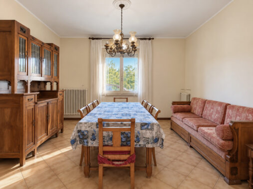 CASA INDIPENDENTE SPAZI AMPI E TERRENO