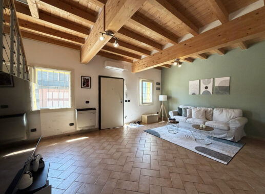 VILLA CONTEMPORANEA CON AMPIO GIARDINO