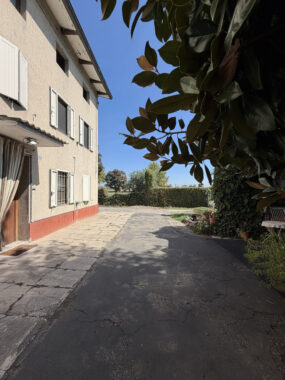 CASA INDIPENDENTE CON AMPIO GIARDINO