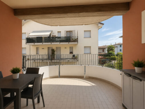 BILOCALE CON AMPIA LOGGIA AFFACCIATA SUL VERDE