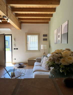 VILLA CONTEMPORANEA CON AMPIO GIARDINO