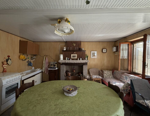 CASA INDIPENDENTE CON AMPIO GIARDINO
