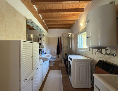 VILLA CONTEMPORANEA CON AMPIO GIARDINO