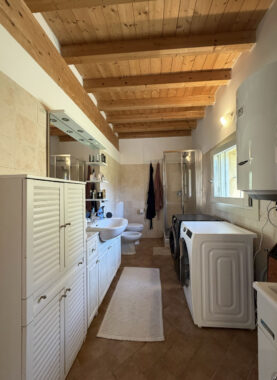 VILLA CONTEMPORANEA CON AMPIO GIARDINO