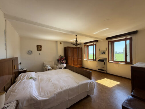 CASA INDIPENDENTE CON AMPIO GIARDINO