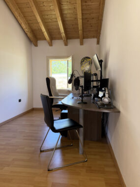 VILLA CONTEMPORANEA CON AMPIO GIARDINO