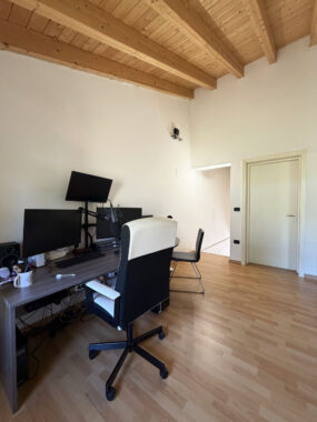 VILLA CONTEMPORANEA CON AMPIO GIARDINO