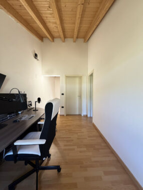 VILLA CONTEMPORANEA CON AMPIO GIARDINO