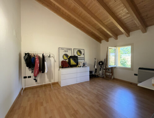 VILLA CONTEMPORANEA CON AMPIO GIARDINO
