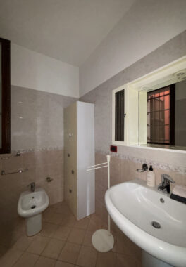 BILOCALE MODERNO IN PICCOLA PALAZZINA