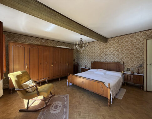 CASA INDIPENDENTE CON AMPIO GIARDINO