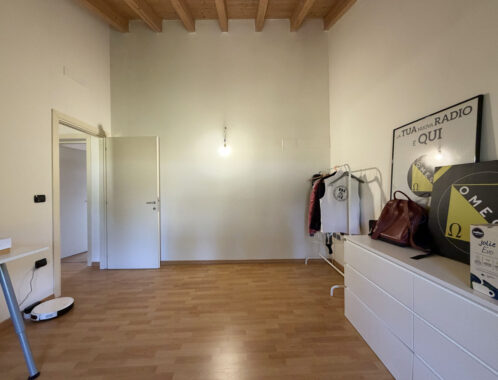 VILLA CONTEMPORANEA CON AMPIO GIARDINO