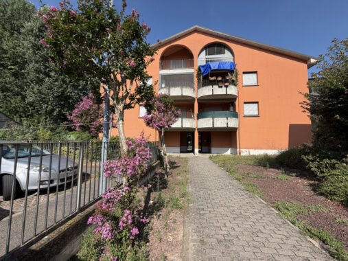 BILOCALE CON AMPIA LOGGIA AFFACCIATA SUL VERDE