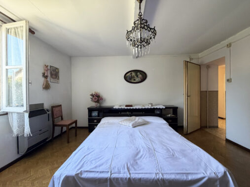 CASA INDIPENDENTE CON AMPIO GIARDINO