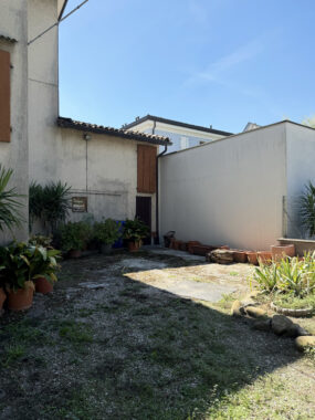 CASA INDIPENDENTE CON AMPIO GIARDINO